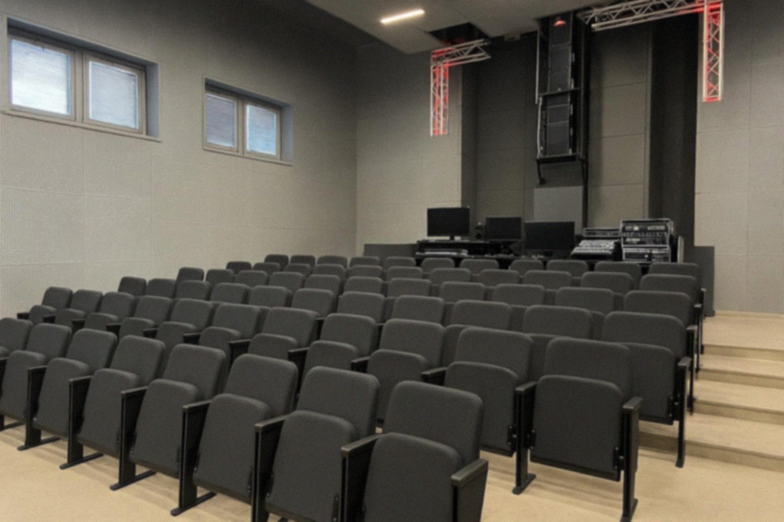 Otwarcie wystawy malarstwa Stanisława Winiarskiego w Łęcznej